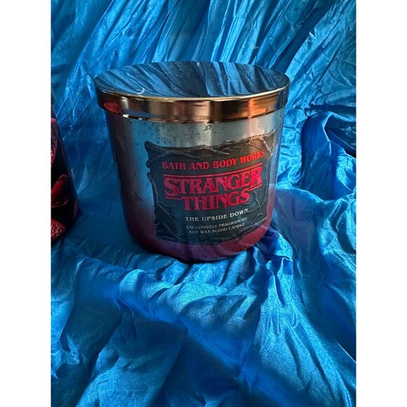 Stranger Things Bath and Body Works 3 Wick Candle Bundle New - Picture 9 of 9